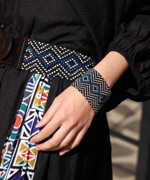 �l�C�e�B�u���X