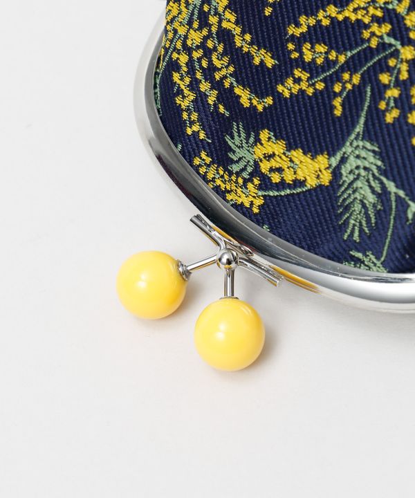 ���a���_���}���`����