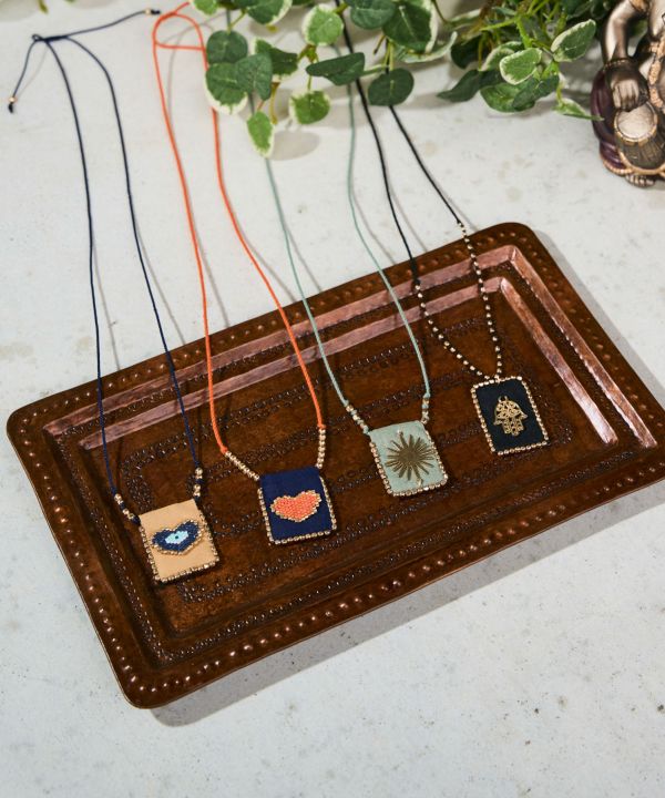 �A�~�����Y�l�b�N���X