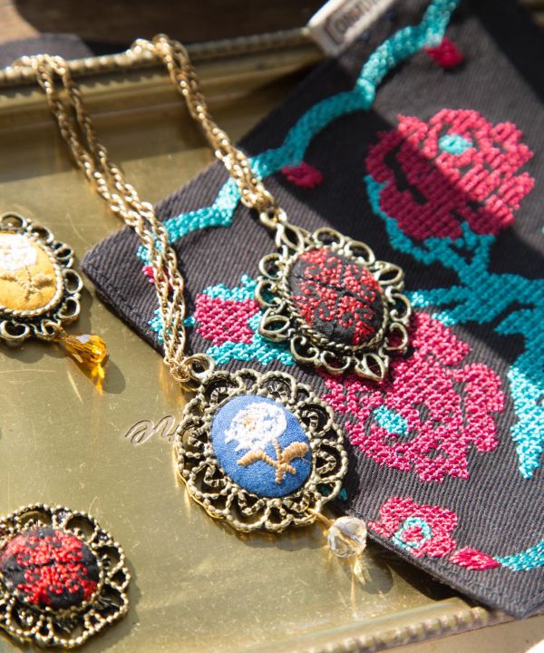 ���}�j�A�l�b�N���X