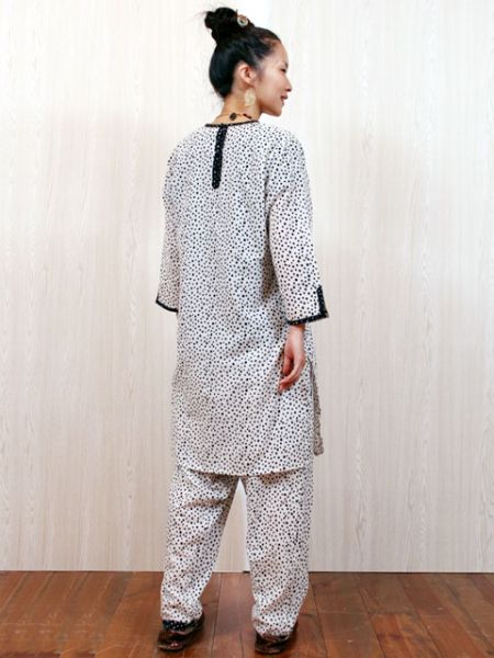 低価格の Ritu Kumar クルタ パンツ ドゥパタ セット パンジャビ