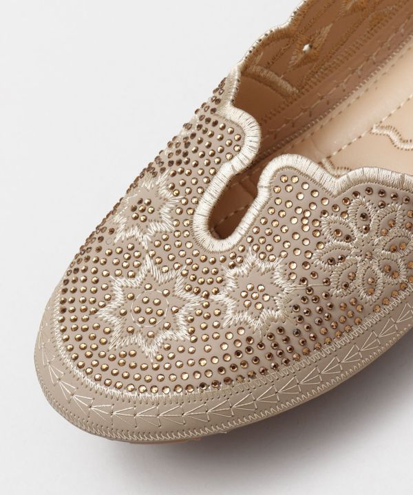 �L���i�V���[�Y