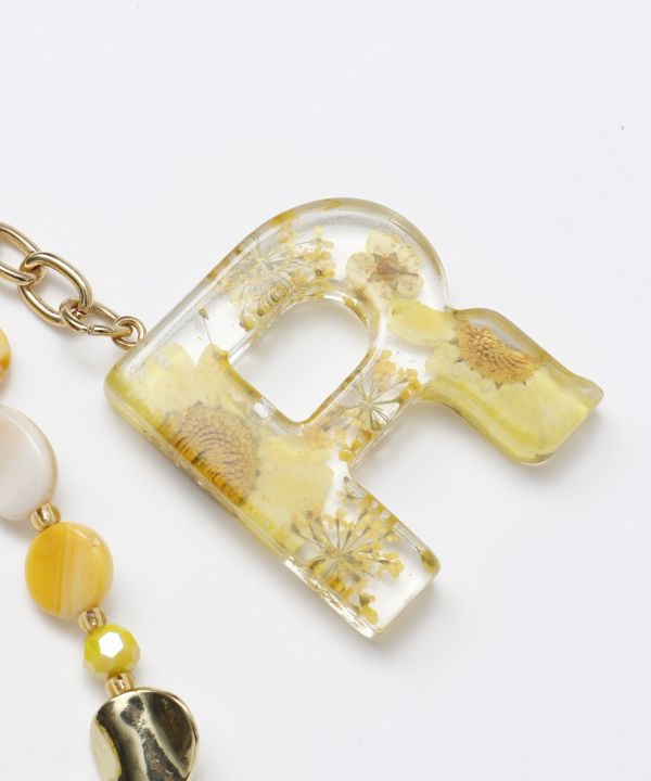 レジン イニシャルキーホルダー【K】 ホワイトシェルの通販 by