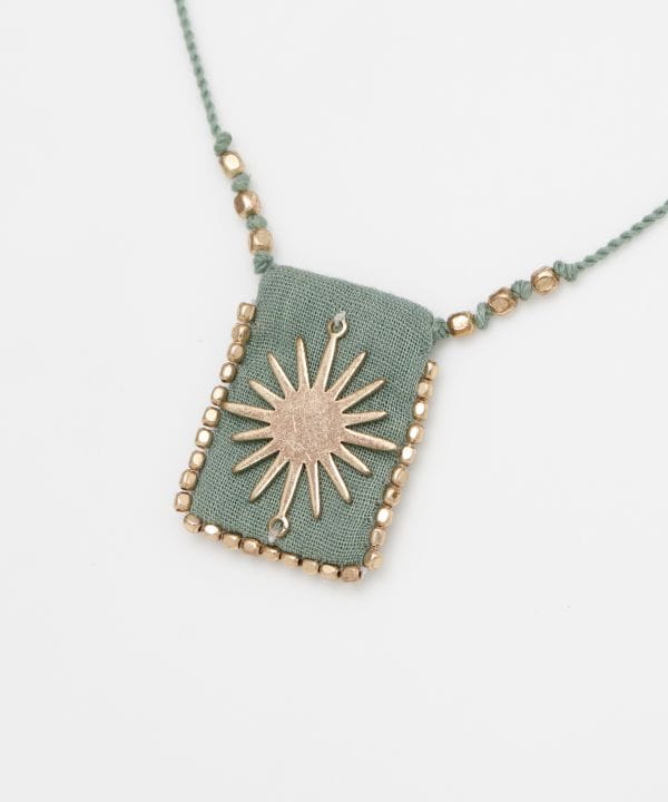 �A�~�����Y�l�b�N���X